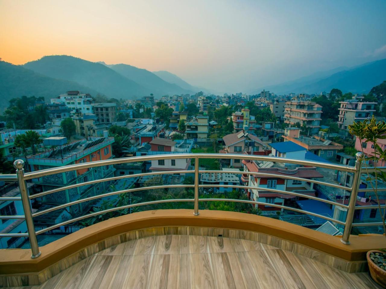 Oyo 253 Hotel Pinnacle Pokhara Ngoại thất bức ảnh