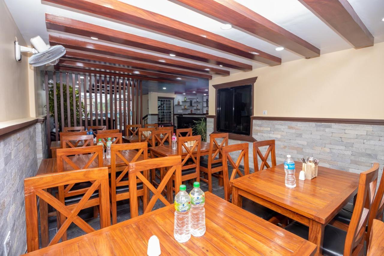 Oyo 253 Hotel Pinnacle Pokhara Ngoại thất bức ảnh
