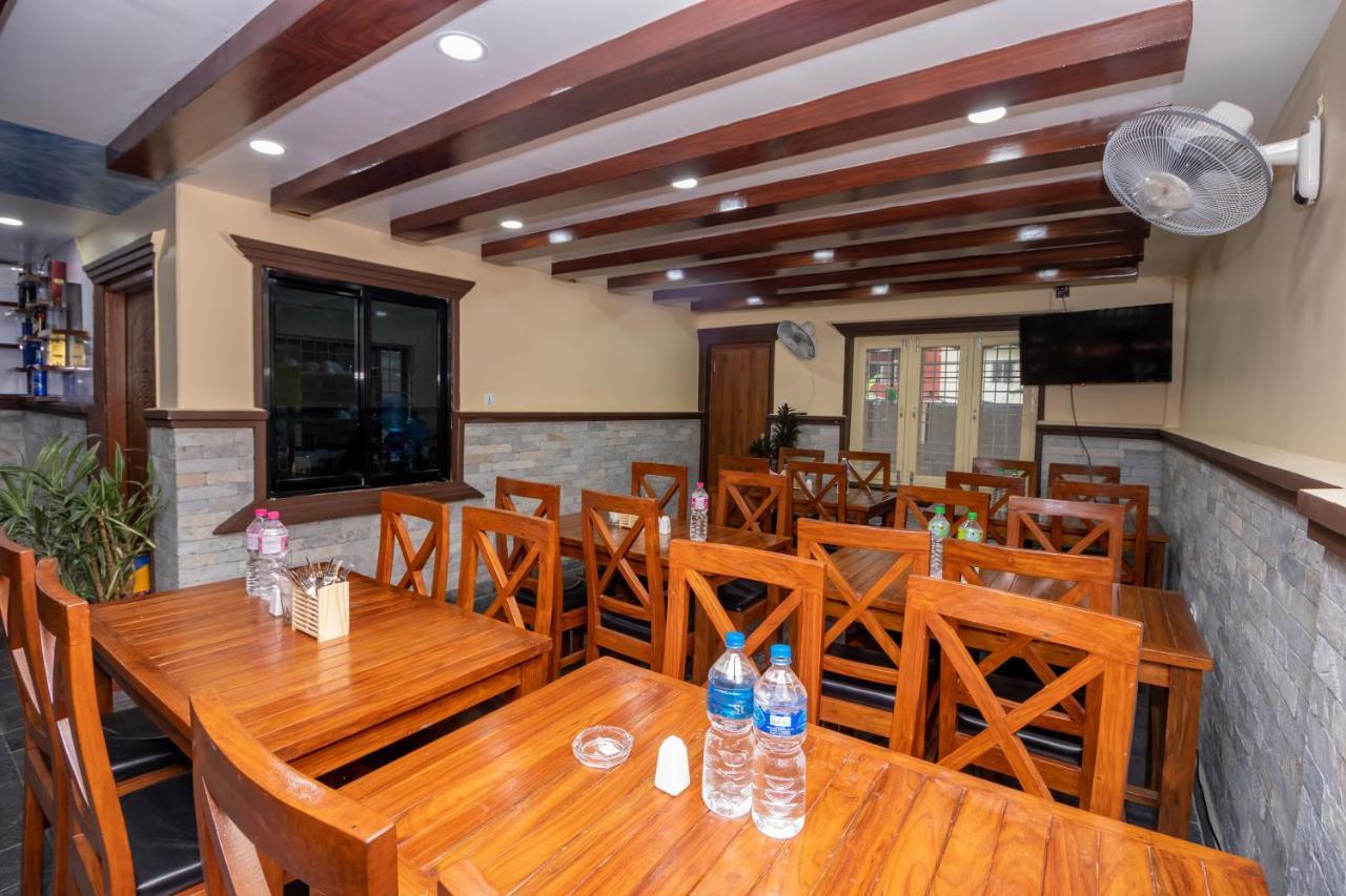 Oyo 253 Hotel Pinnacle Pokhara Ngoại thất bức ảnh